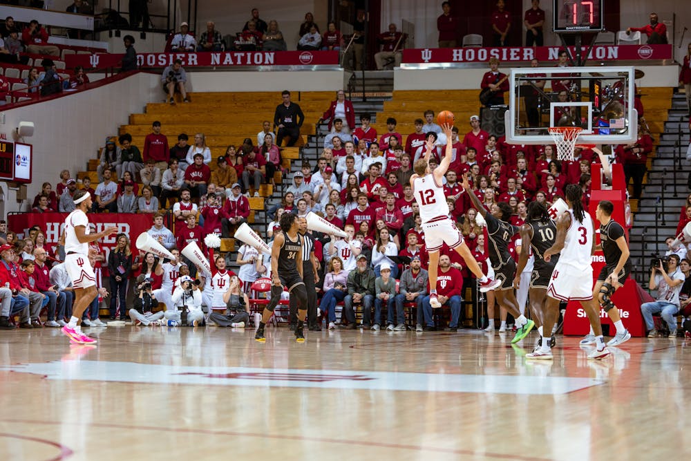 Tucker DeVries takes a shot during Indiana's win over Lindenwood on Nov. 20, 2025. (HN photo/Justin Kwon)