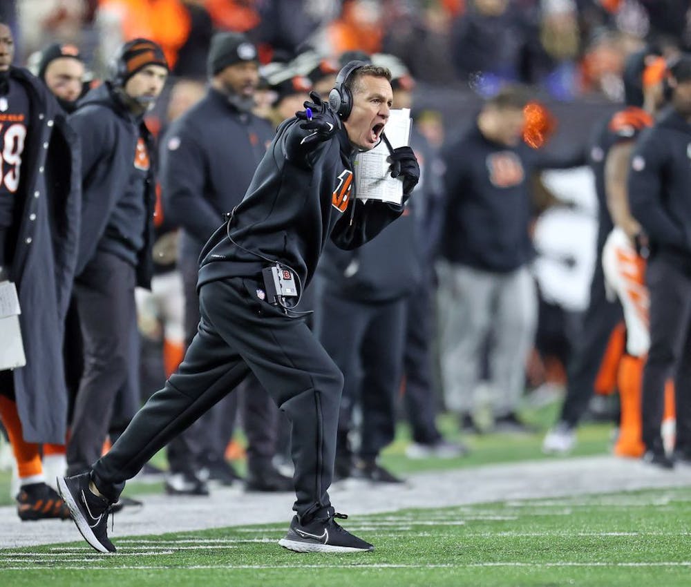 Cincinnati Bengals defensive coordinator Lou Anarumo yells to his players against the Baltimore Ravens in the second half of play in a game in January 2023. (Joshua Gunter/Tribune Content Agency)