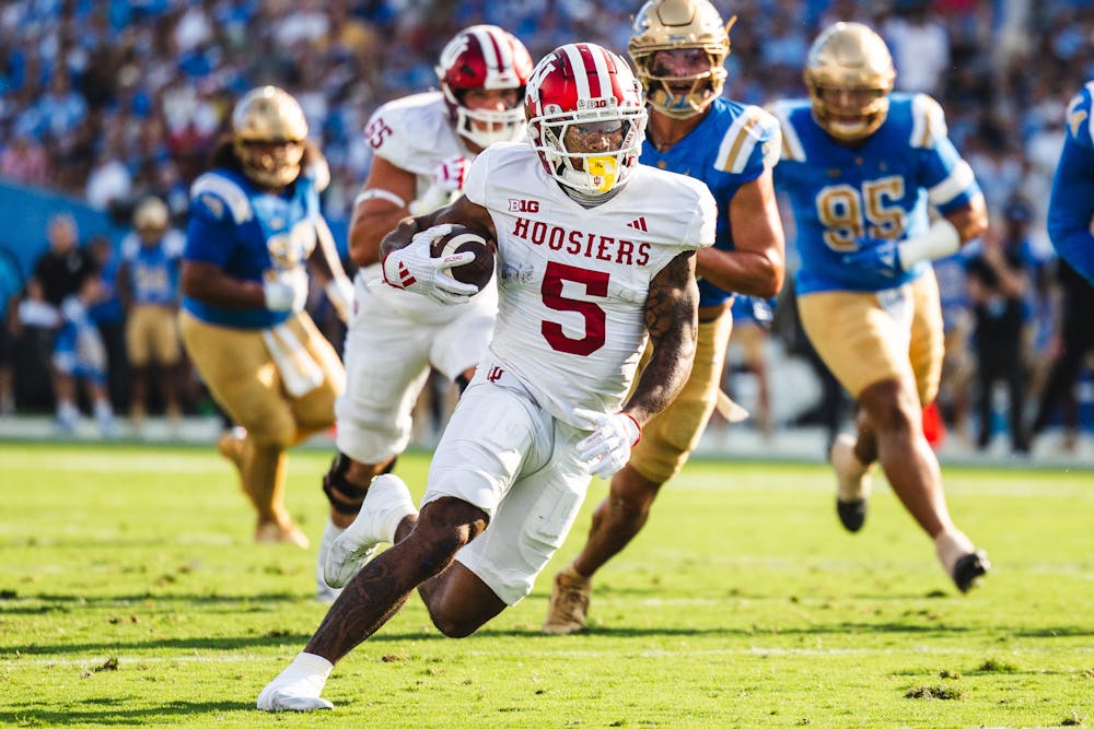 Ke'Shawn Williams runs with the ball during Indiana's win over UCLA on Saturday, Sept. 14, 2024. (HN photo/Kallan Graybill)