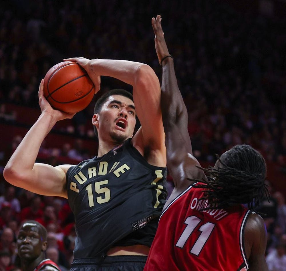 Purdue Boilermakers center Zach Edey (15) shoots over Rutgers Scarlet Knights center Clifford Omoruyi (11) during the first half, Sunday, Jan. 28, 2024 in Piscataway, N.J. (Andrew Mills/Tribune Content Agency)