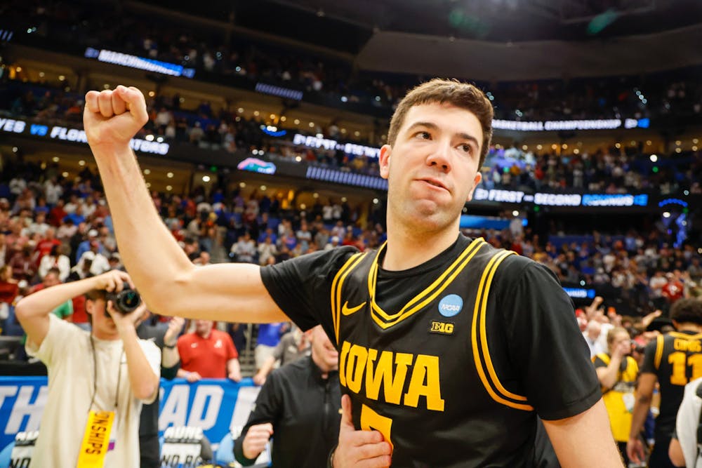 SPORTS-IOWA-PLAYS-SPOILER-TAMPA-KNOCKS-3-PT.jpg