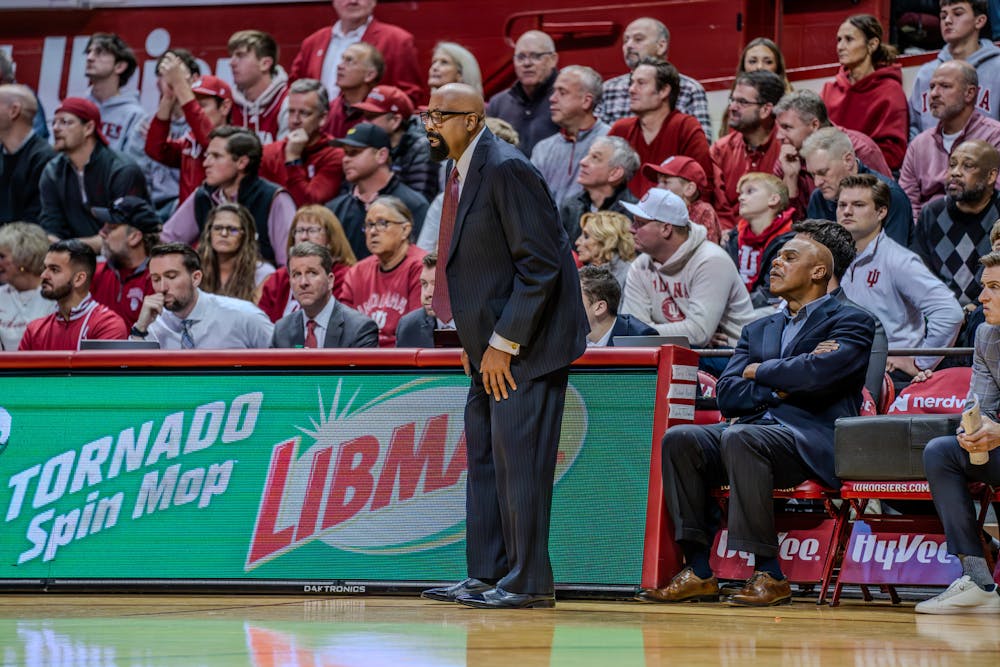 Mike Woodson calls out to players as Indiana Director of Athletics Scott Dolson (third from left at table) looks on during Indiana's loss to Illinois on Jan. 14, 2025. (HN photo/Danielle Stockwell)