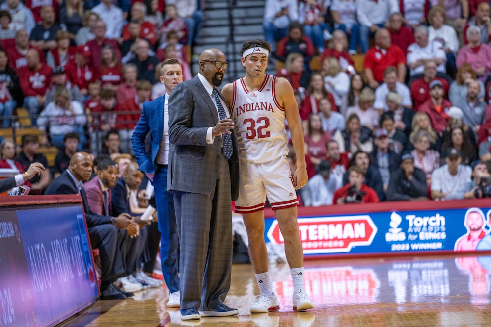 Indiana head coach Mike Woodson speaks to Trey Galloway in Indiana's win over South Carolina. (HN photo/Danielle Stockwell)