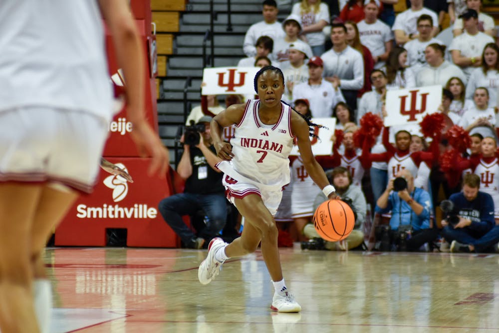 Jerni Kiaku brings the ball up during Indiana's loss to Michigan on Jan. 29, 2026. (HN photo/Shelby Gosser)