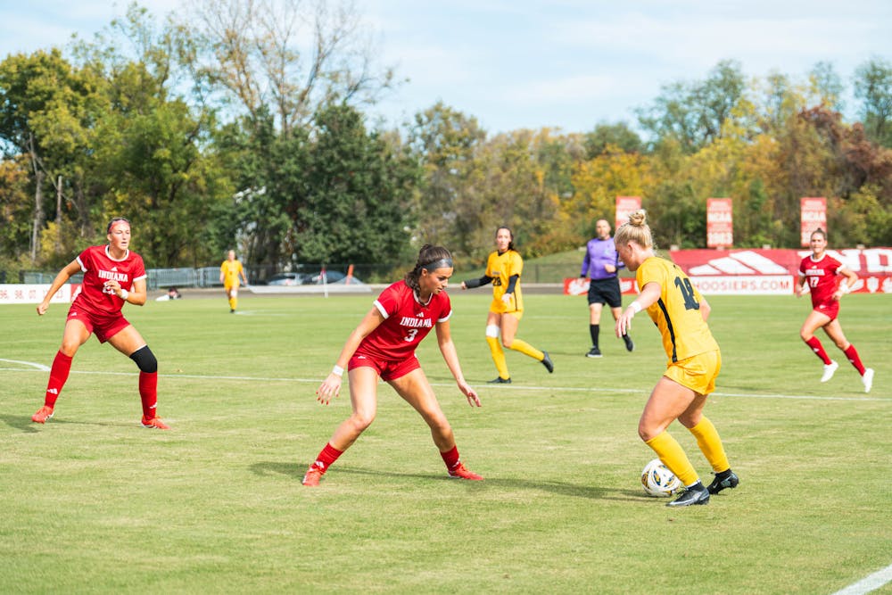 Bella Haggerty plays defense during Indiana's loss to Iowa on Oct. 26, 2025. (HN photo/Benson Nguyen)