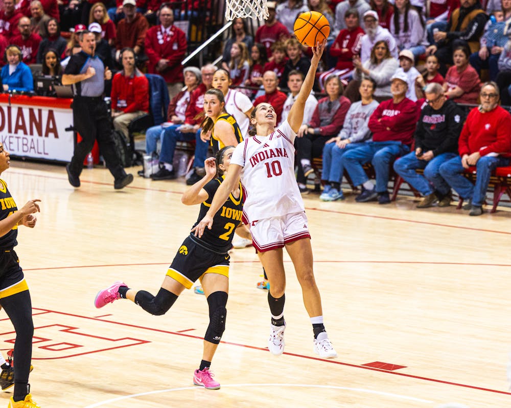 Shay Ciezki drives during Indiana's loss to Iowa on Jan. 11, 2026. (HN photo/Brady Owen)