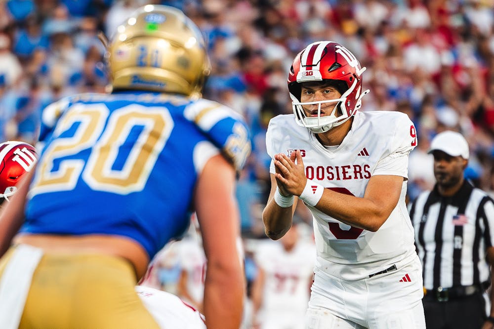 Indiana quarterback Kurtis Rourke reads the defense during Indiana's win over UCLA on Sept. 14, 2024. (HN photo/Kallan Graybill)