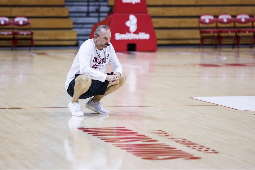 Indiana head coach Darian DeVries watches open practice on Sept. 30, 2025. (Photo courtesy of IU Athletics)