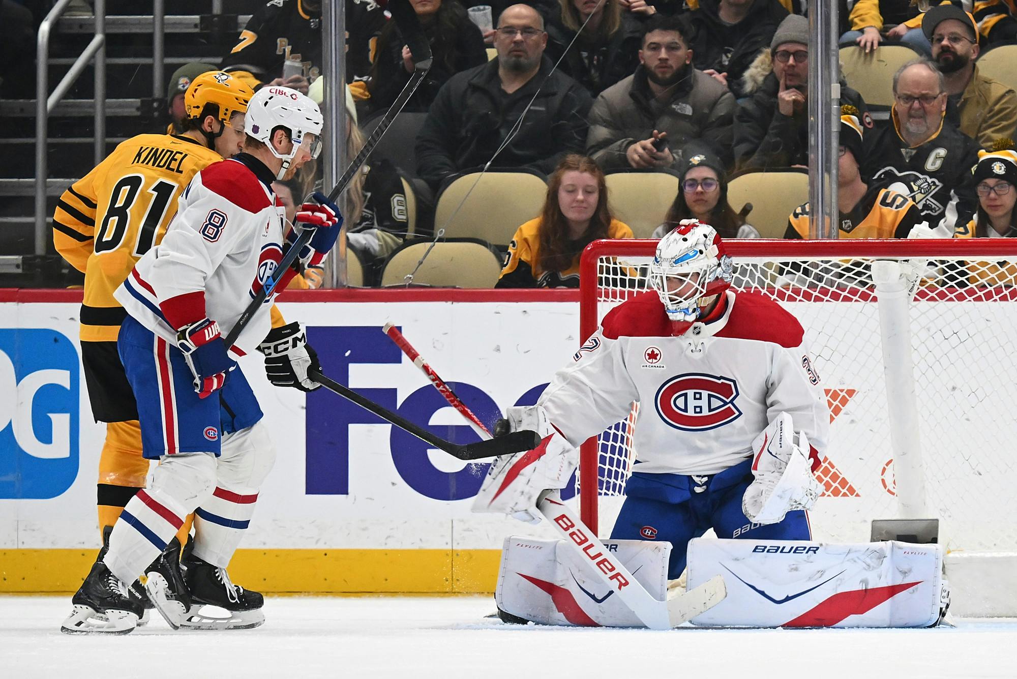 SPORTS-HKN-CANADIENS-PENGUINS-GET