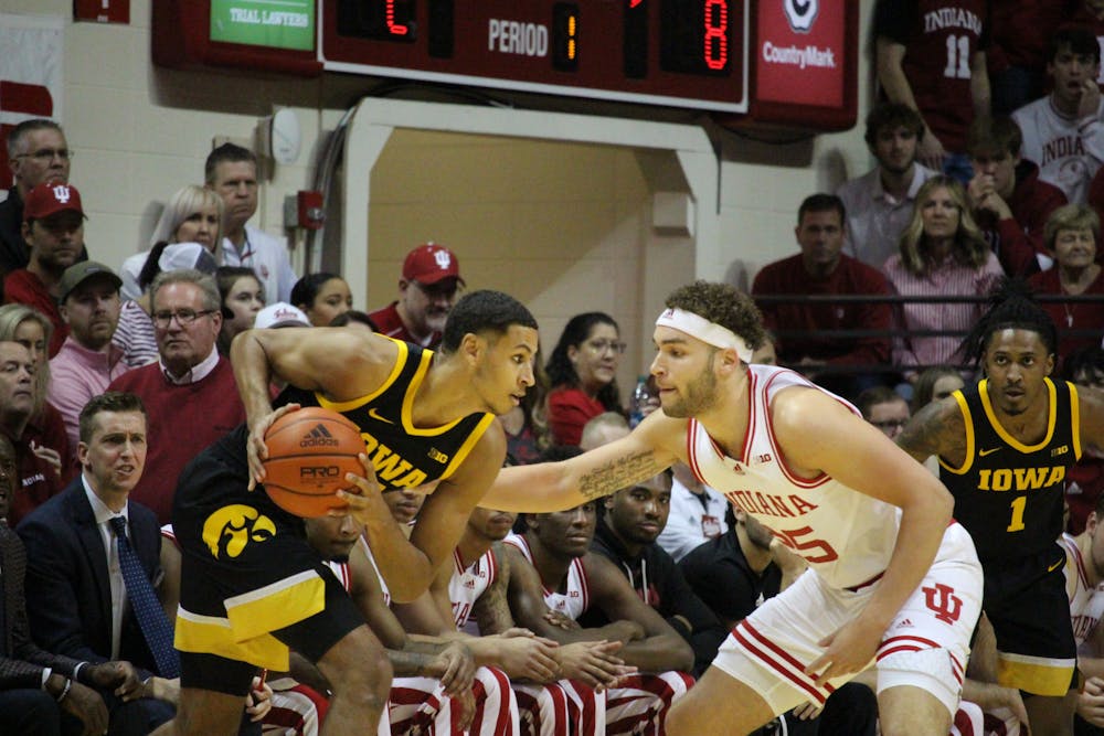 <p>Kris Murray with the ball against Race Thompson in Iowa&#x27;s 90-68 win. (HN photo/Jaren Himelick)﻿</p>