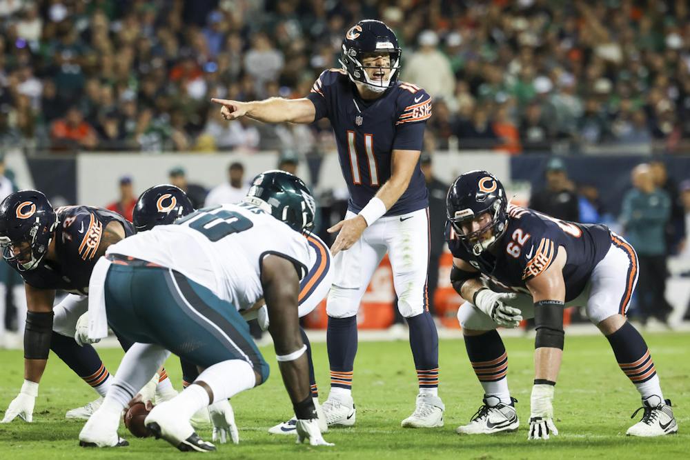 Bears quarterback Case Keenum calls a play during the second quarter against the Eagles at Soldier Field on Sept. 28, 2026. (Eileen T. Meslar/Chicago Tribune/TNS)