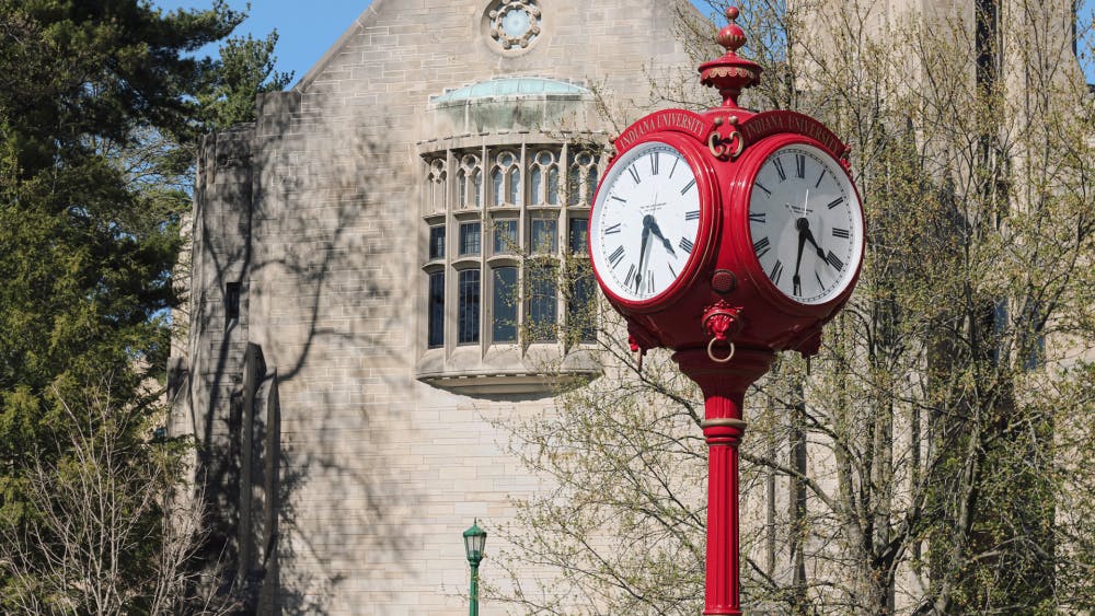 083023_Old-Clock-near-Woodburn