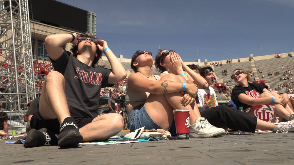 Eclipse-passes-over-Bloomington