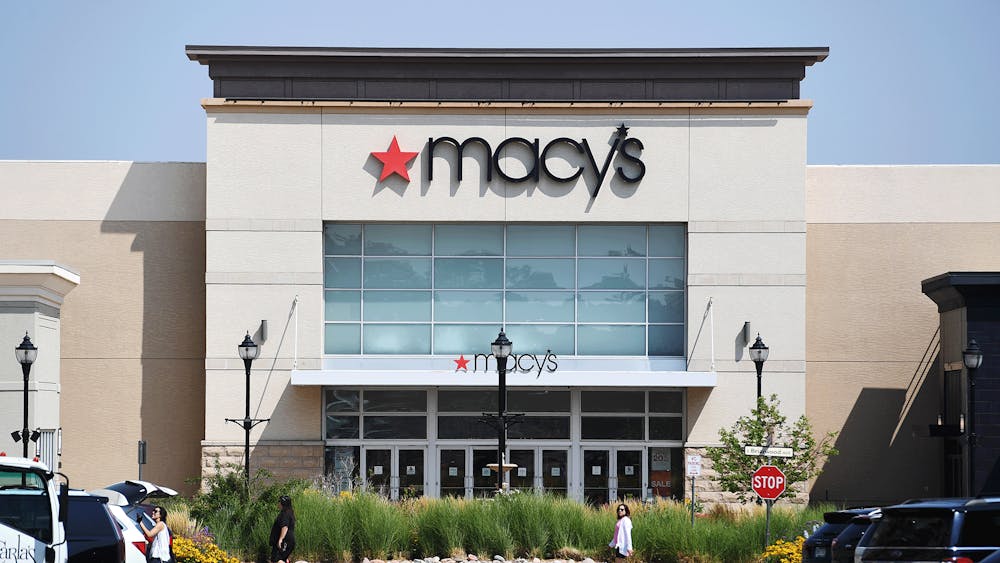 20250111-AMX-BIZ-MACYS-KOHLS-SHUT-STORES-AS-1-DP.png