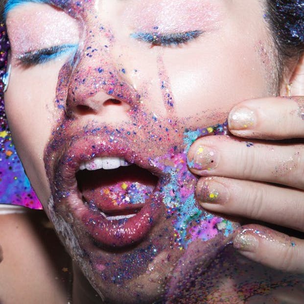 miley-cyrus-and-her-dead-petz-1
