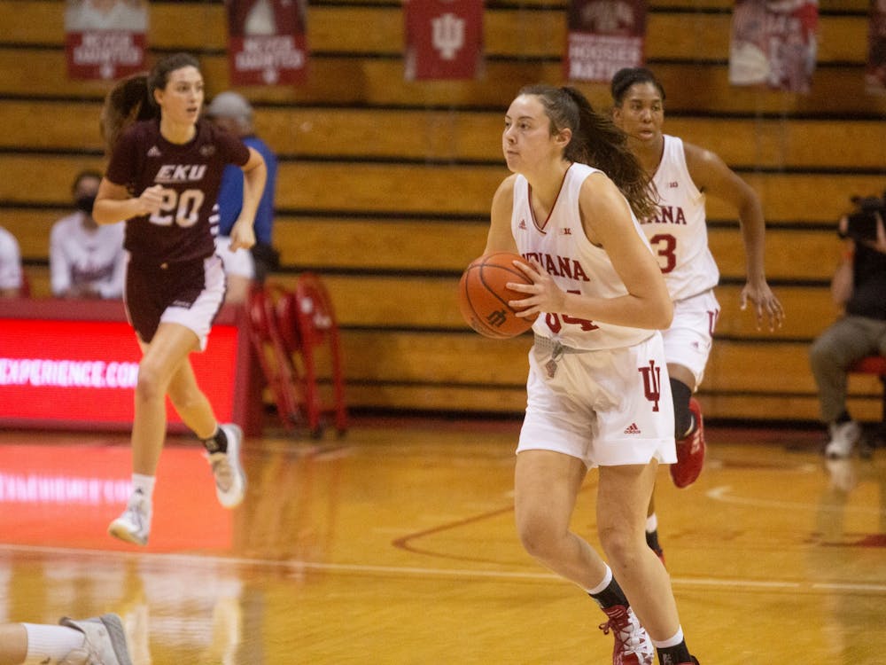 Sophomore Mackenzie Holmes passes the ball Nov. 25 in the game against Eastern Kentucky in Simon Skjodt Assembly Hall. Holmes didn&#x27;t miss a shot and scored 26 points for the No. 16 Hoosiers in the 100-51 victory Wednesday.