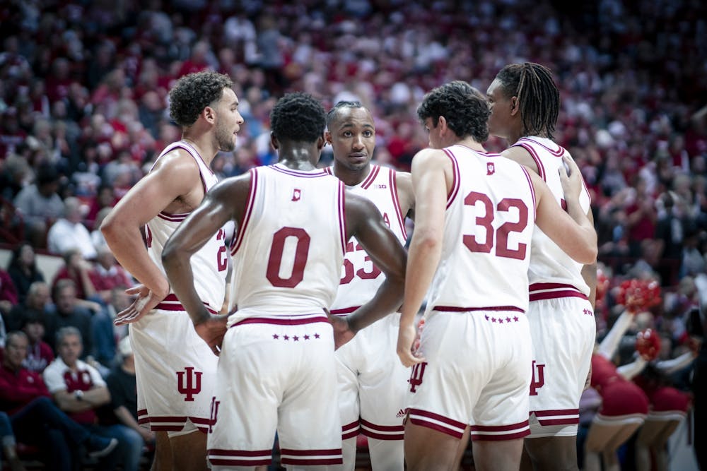 <p>Sophomore guard Tamar Bates huddles with teammates in Indiana&#x27;s game against Bethune-Cookman University Nov. 10. The Hoosiers defeated the Wildcats 101-49.</p>