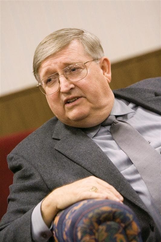 IU Dean of Students and Vice President for Student Affairs 
Richard McKaig answered students questions in an open forum at A Keg With Dean McKaig on Jan. 25, 2007 at the Wright formal lounge. After the forum, students and McKaig helped themselves to a root beer keg and pizza.