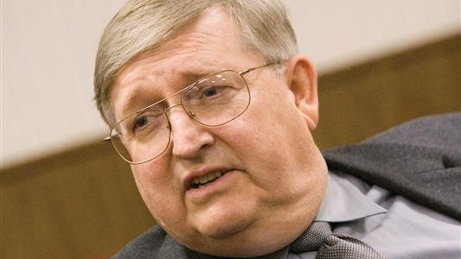 IU Dean of Students and Vice President for Student Affairs
Richard McKaig answered students questions in an open forum at A Keg With Dean McKaig on Jan. 25, 2007 at the Wright formal lounge. After the forum, students and McKaig helped themselves to a root beer keg and pizza.