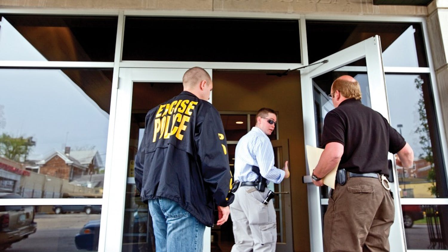 Excise police enter Smallwood Plaza in 2007. Excise is the arm of Indiana’s police focused on alcohol and tobacco law enforcement.