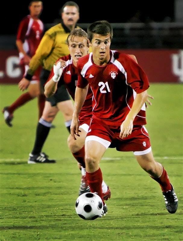 Sophomore midfielder Daniel Kelly moves the ball upfield against UC Santa Barbara Sept. 27 at Bill Armstrong Stadium. Kelly and the Hoosiers face Notre Dame tonight. 