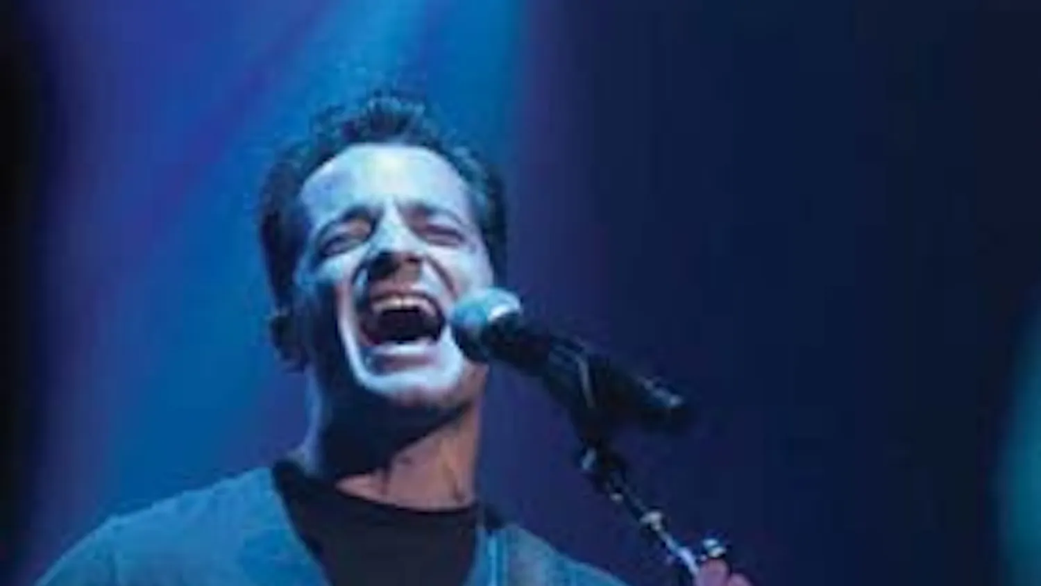 Mark Roberge with the band O.A.R. performs at the Civic Center as part of their 2006 summer tour July 19, 2006, in Omaha, Neb.