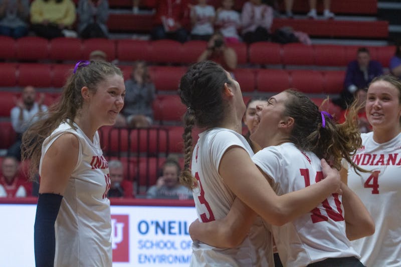 Indiana volleyball sweeps weekend with wins over Northwestern, No. 5 Ohio State