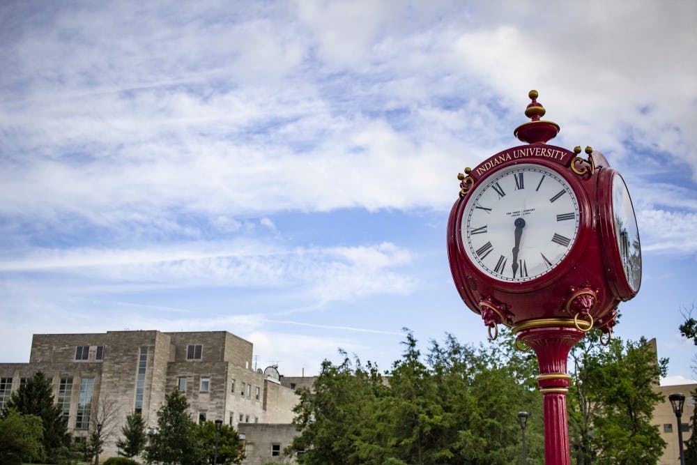 红钟楼遍布印第安纳大学校园。