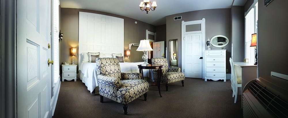 <p>Each room at Grant Street Inn offers unique and elegant furnishings.</p>