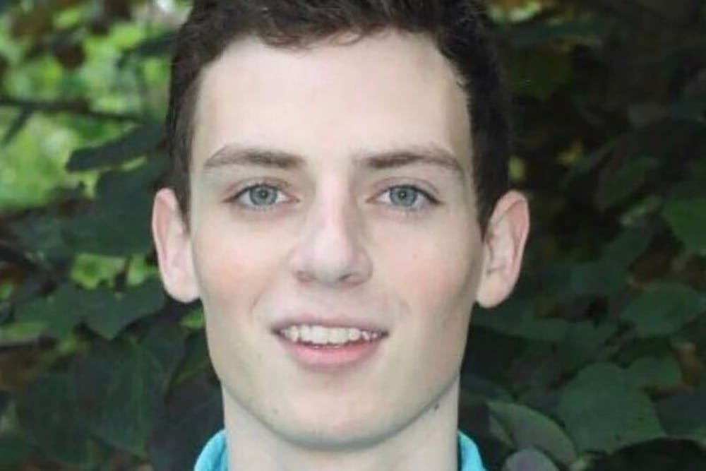 23岁的布卢明顿居民欧文·布塞自2月1日起失踪。官方描述Busey是一个中等长度，棕色卷发和淡褐色眼睛的白人男子