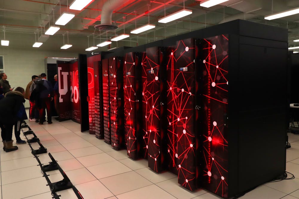 1月20日，大红200超级计算机安装在印第安纳大学数据中心。Big Red 200是印第安纳州最快的超级计算机。更正:先前版本的标题错误地描述了超级计算机的位置。IDS对这个错误表示遗憾。