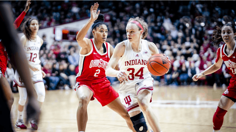 Senior guard Grace Berger drives to the basket Jan. 26, 2023, at Simon Skjodt Assembly Hall in Bloomington. The Hoosiers beat the Buckeyes 83-59 Monday night.