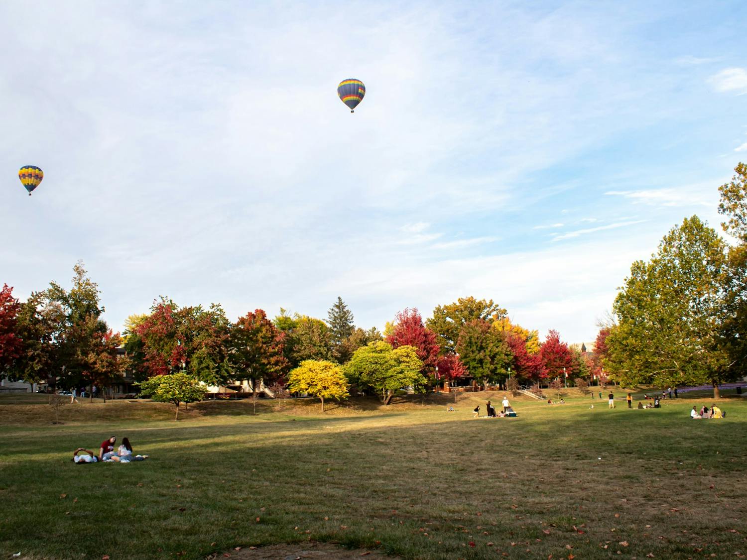 GALLERY: Students enjoy fall on IU's campus