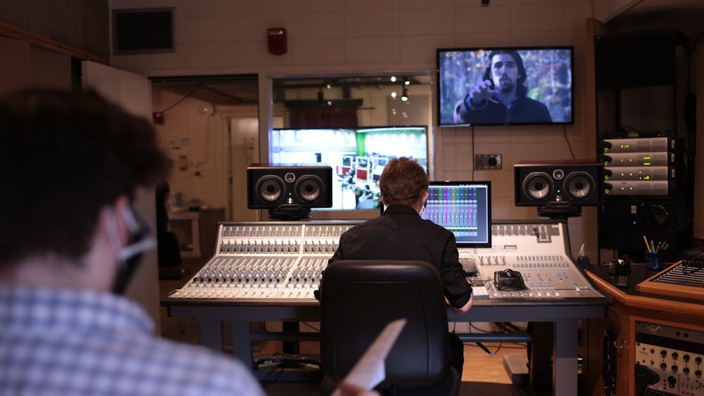 印第安纳大学学生录制音乐和混音为双重曝光2021短电影放映。印第安纳大学的年度双曝光电影放映将于晚上7点到7点54分首次放映12部学生制作的短片。4月9日，Zoom。
