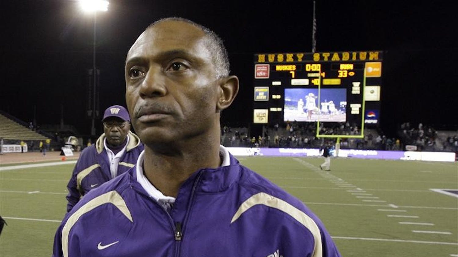 Washington football coach Tyrone Willingham leaves the field after his team lost to Notre Dame on Saturday in Seattle. Notre Dame won 33-7.