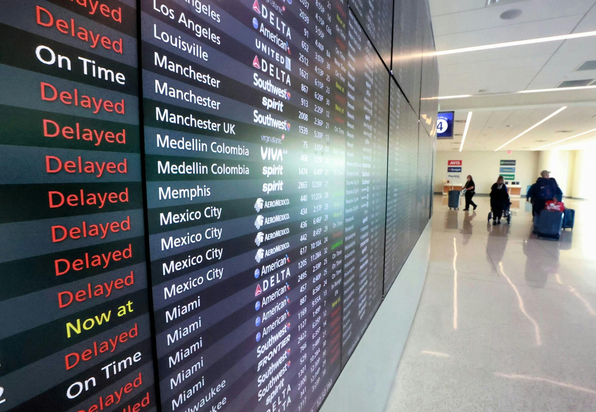 FAA Glitch Results In Thousands Of Delayed And Canceled Flights ...