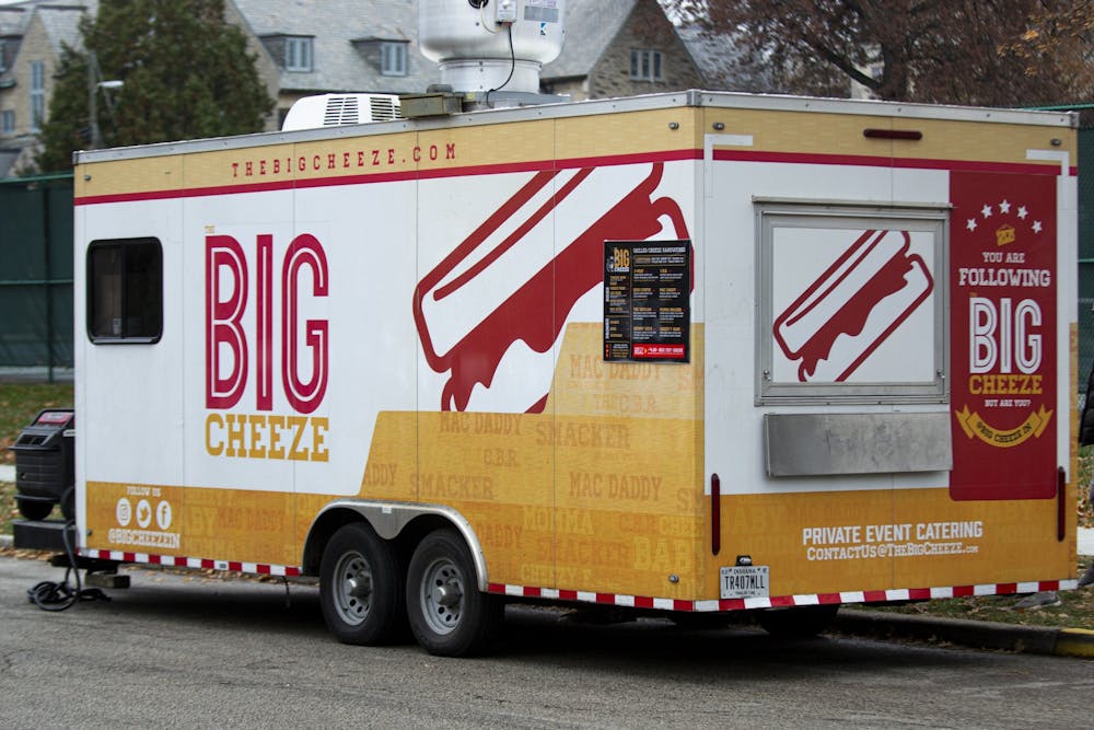 11月20日，大芝士食品卡车停在校内中心外。这辆卡车以它带给布卢明顿市中心的超奶酪口味而闻名