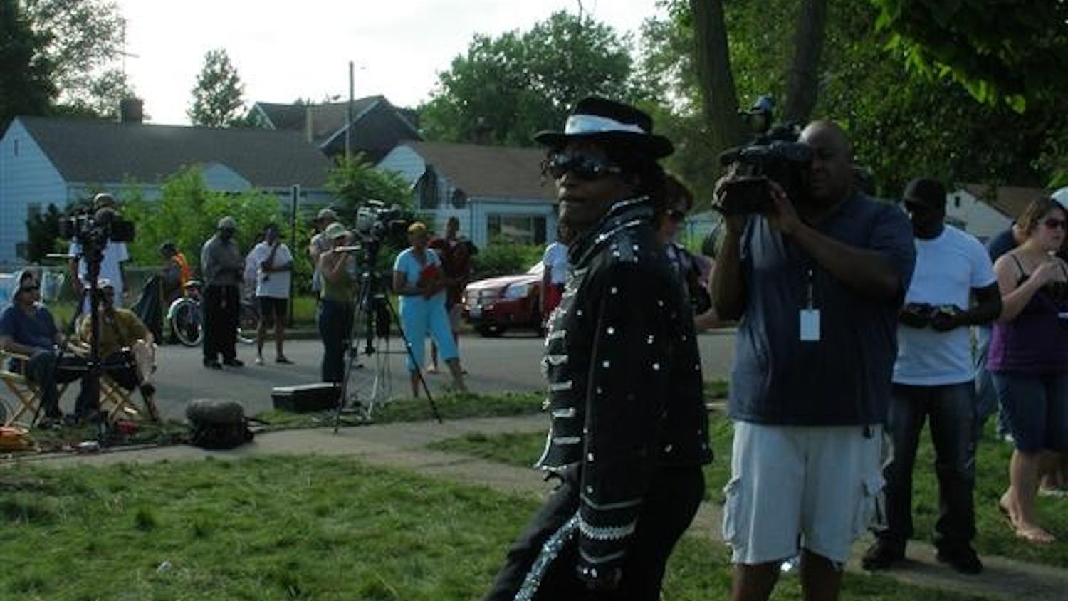  Antonio Wilson, dressed in full Jackson stage garb, excites the crowd of Jackson fans Friday morning on the front lawn of Jackson's boyhood home in Gary.