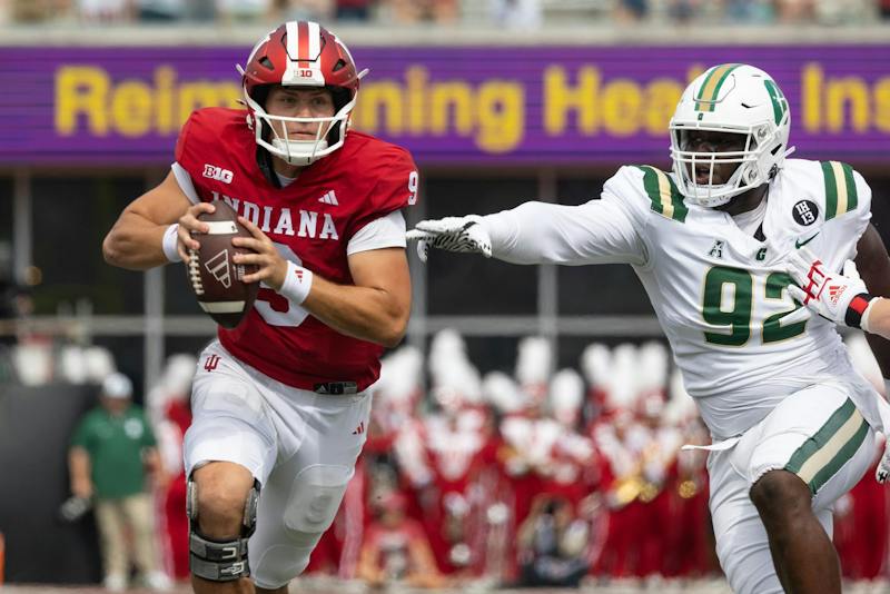 Indiana football’s Kurtis Rourke wins Big Ten Offensive Player of the ...