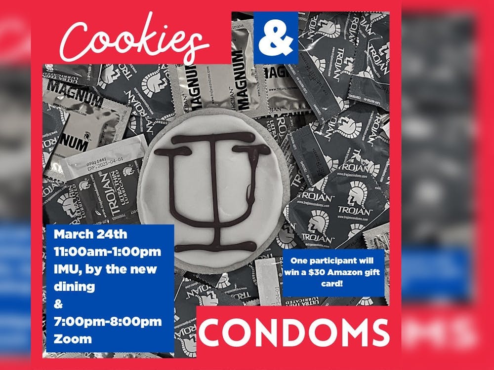 3月24日星期三，在印第安纳州纪念联盟的地下室，“青年避孕套团体”的成员们与iu工会委员会和公共卫生学院合作，举办了一场饼干和避孕套的活动。