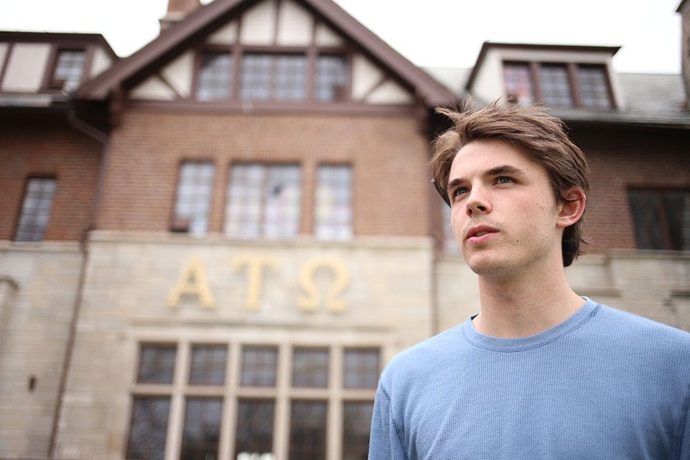 TOMMY CAPTION TKTKTKTK