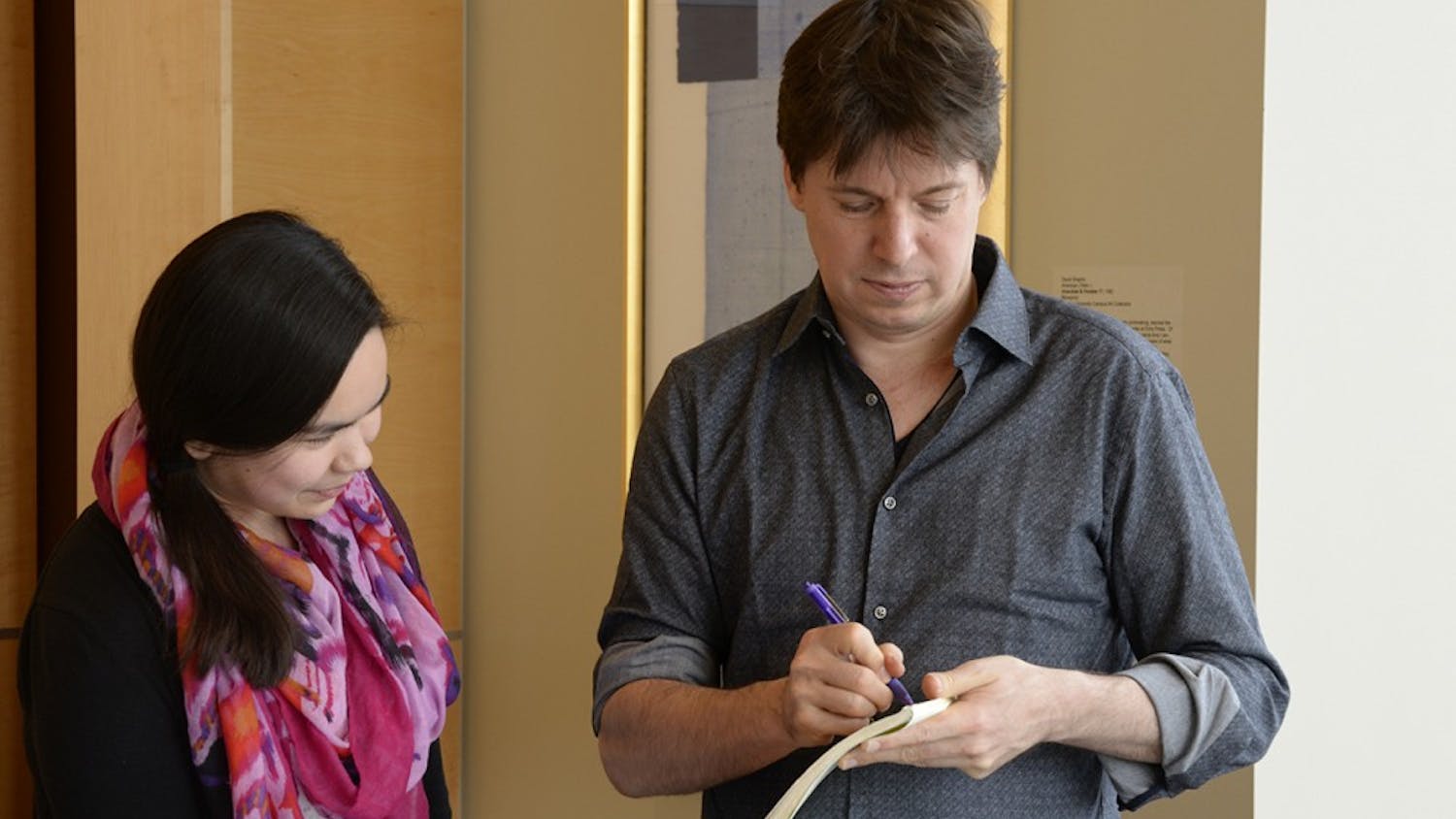 Violinist Joshua Bell signs autographs with students after a round-table discussion. The discussion was open only to Jacobs students, who were able to eat lunch and ask the musician questions.