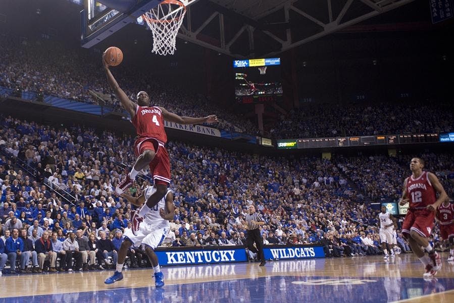 mbball Kentucky halftime