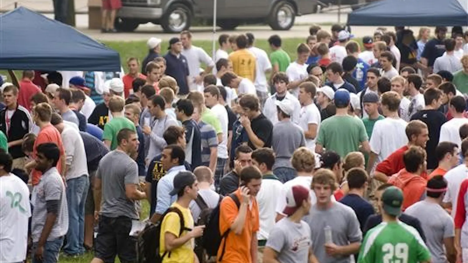 Students swarm Dunn Meadow for fraterity rush on Friday.