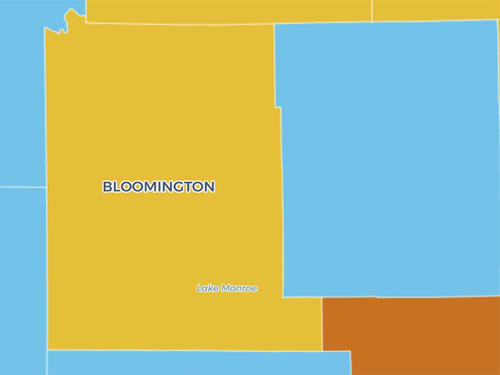 印第安纳州学生日报的COVID-19地图用黄色标出了布卢明顿。门罗县的COVID-19咨询级别上周从蓝色改为黄色，表明每10万居民的病例增加，阳性率更高。