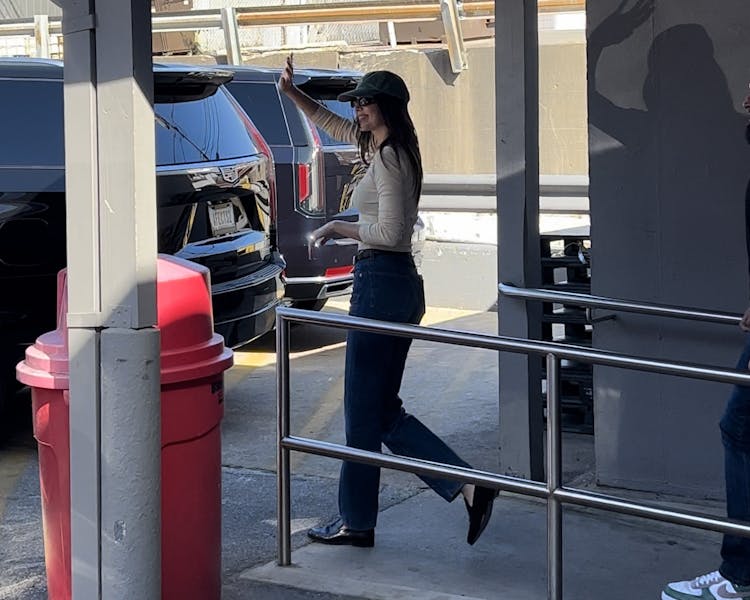 Kendall Jenner Pulls the Celebrity-Approved “Casual Birkin Move”