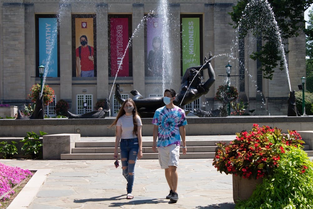 <p>Students walk Aug. 24, 2020near Showalter Fountain . The Kelley School of Business earned four No. 1 rankings and the School of Education earned one in the latest U.S. News and World Report Best Online Education Program Rankings.</p>
