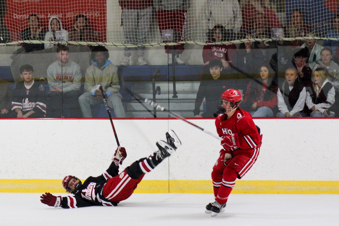 Indiana club hockey continues winning streak in home opener