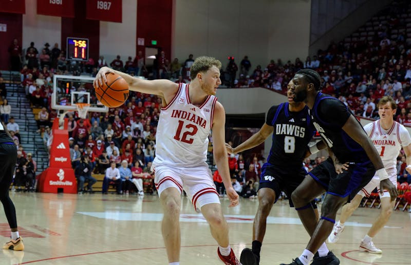 Indiana basketball’s Tucker DeVries must ‘find his way’ out of slump, HC DeVries says