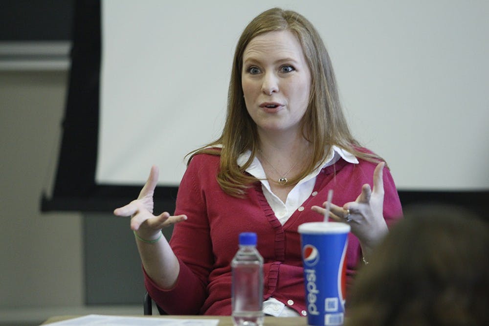 Lisa Falkenberg, 2014 Pulitzer Prize winner for Commentary, speaks with students in Ernie Pyle Hall on Wednesday. 